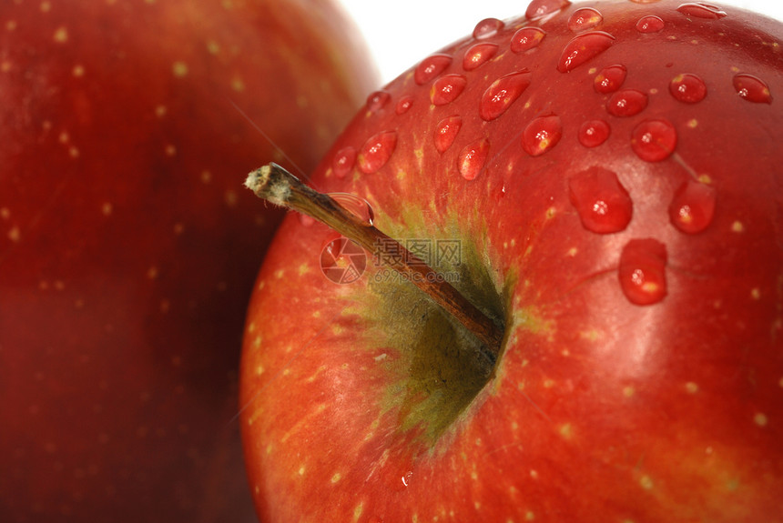苹果和新鲜的滴子白色飞沫水果健康午餐节食食物重量损失红色图片