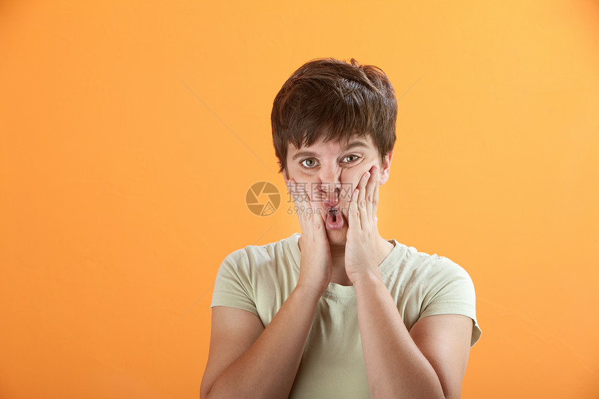 妇女形象女性化棕色注意力疼痛脸颊下巴橙子白色女性嘲笑图片