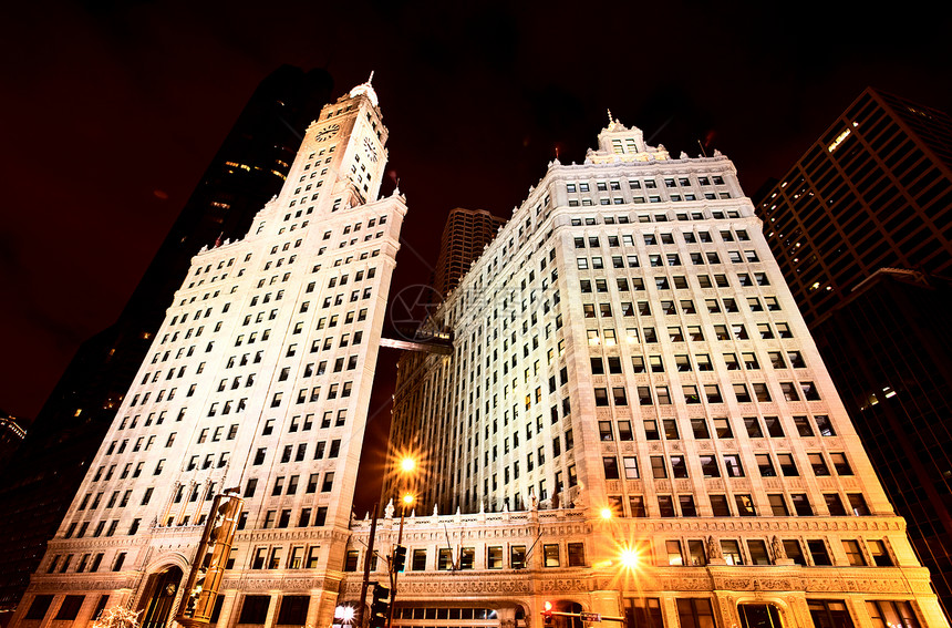 芝加哥市郊市中心晚间摄影师Wrigley广场商业旅行建筑旅游城市市中心天际街道都市地标图片