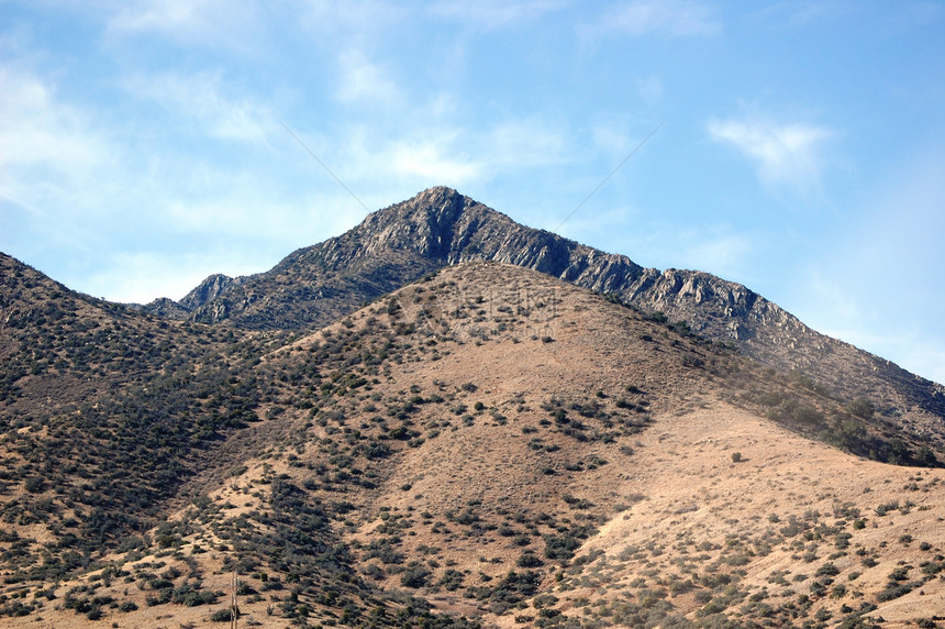 岩石和天空背景棕褐色灰色红色爬坡地球山脉巨石石头丘陵图片