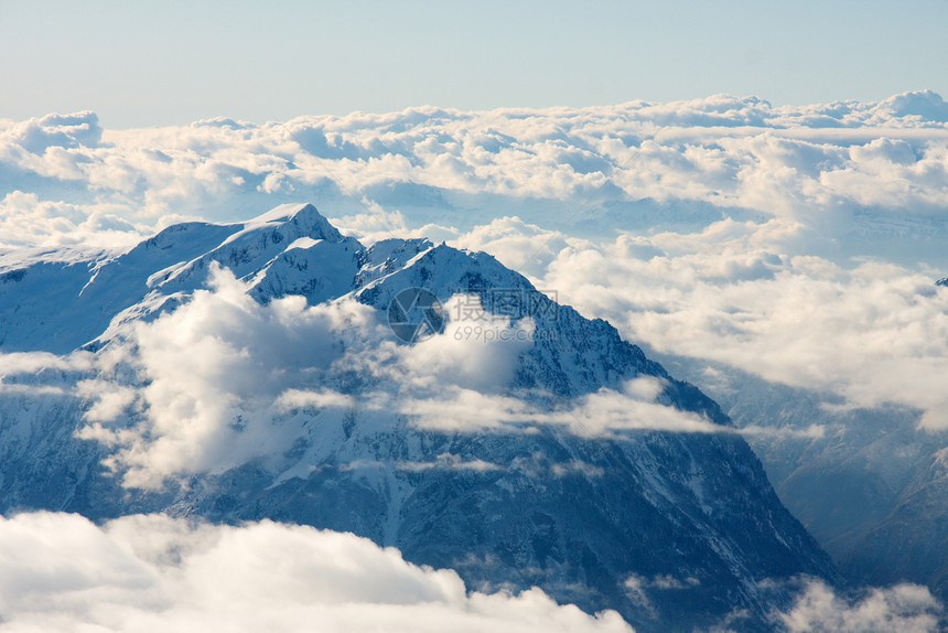 山山脉土地地形运动顶峰宽慰天空旅行远足登山风景图片