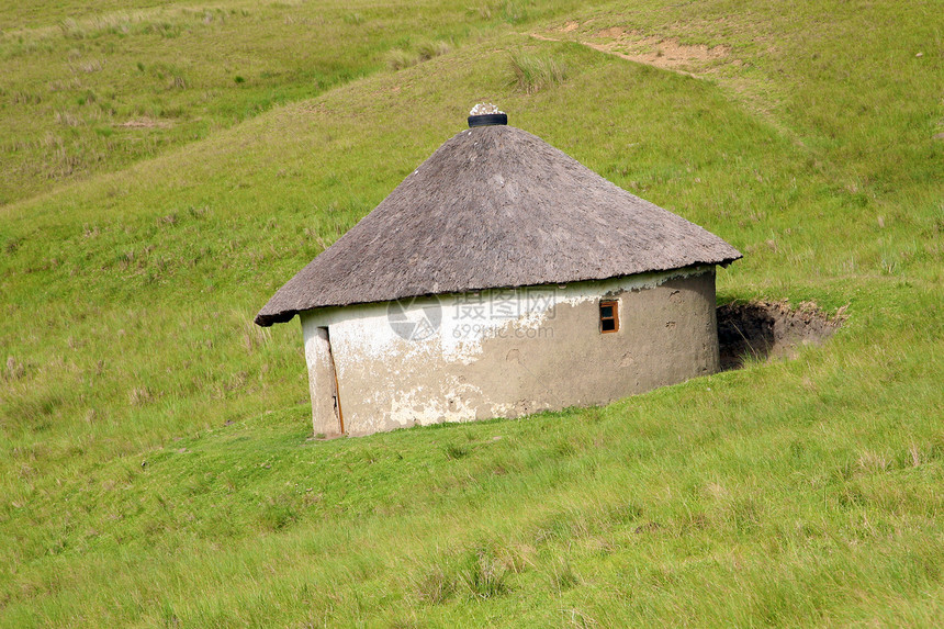 在南非的住房问题住宅圆形圈子农村房间白色建筑学场地财产乡村图片