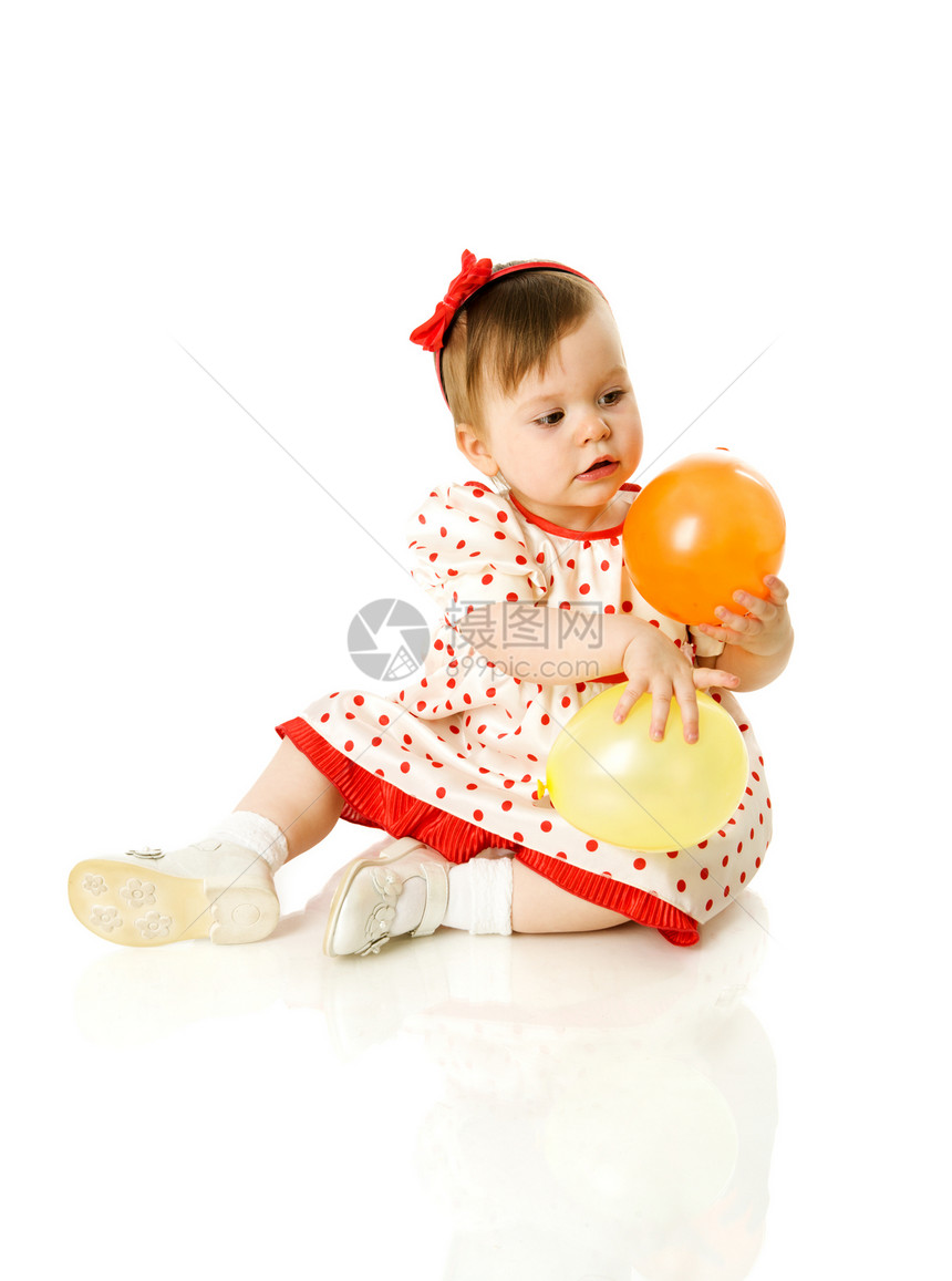 女孩拿着气球女性工作室裙子快乐孩子幸福微笑闲暇童年活力图片
