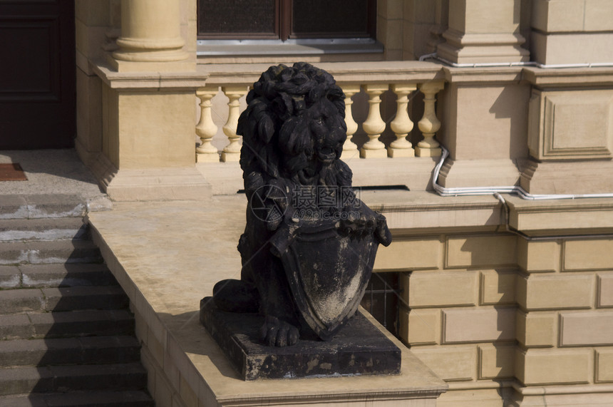 狮子五集的雕像图片