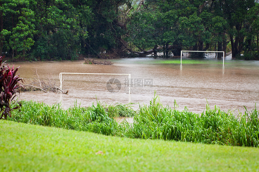 淹水足球场图片