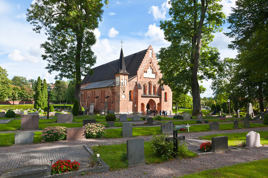 瑞典乌普萨拉附近一座教堂峡湾纪念碑山脉环境宗教院子信仰图片