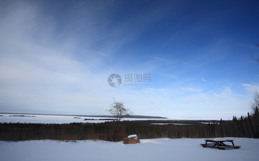 萨斯喀彻温省北部多里湖太阳假期森林风景木头场景风暴旅行反射天空图片