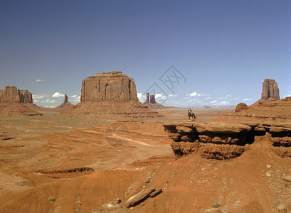 古迹谷纪念碑悬崖土地手套侵蚀女孩马背沙漠背景图片