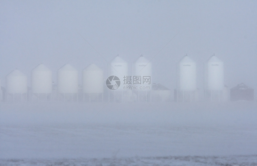 萨斯喀彻温粮仓农业农场冰雾图片