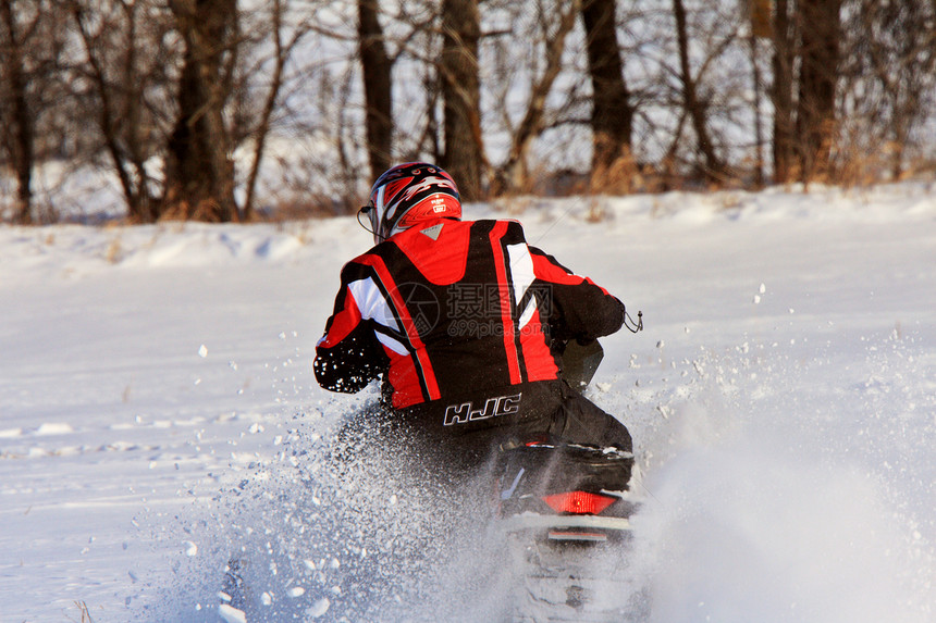 加拿大雪地摩托场景天空休息天气头盔雪橇太阳旅游运输寒冷图片