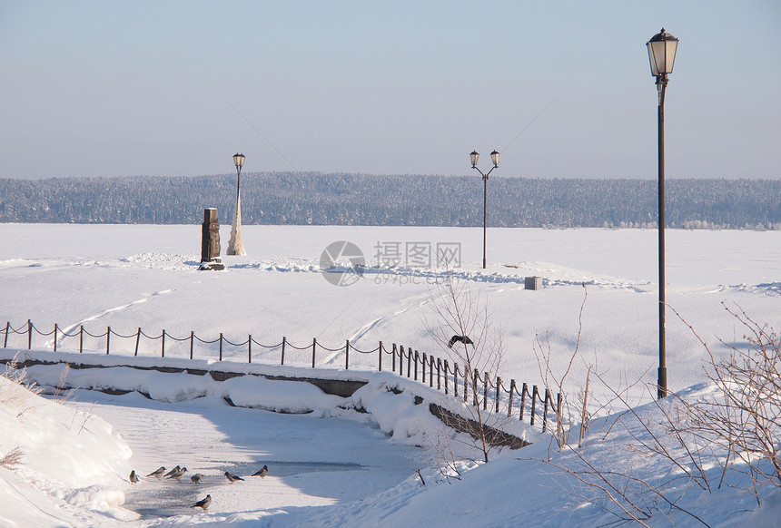 冬季风景天气海景栅栏天空火车站场景海岸线海洋灯笼全景图片