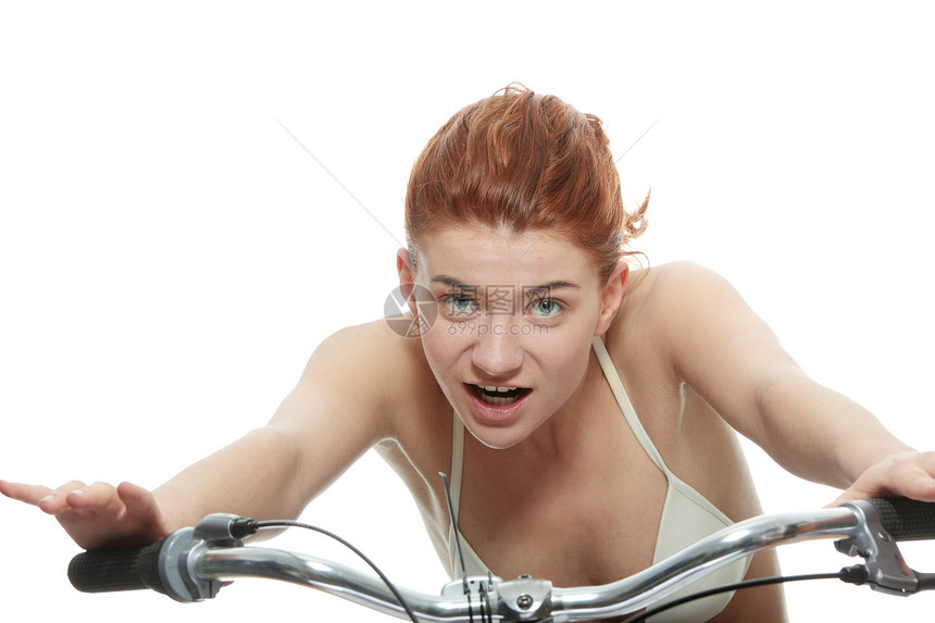 骑自行车的有吸引力的红发妇女工作室青年活力女士娱乐轮子旅行成人白色乐趣图片
