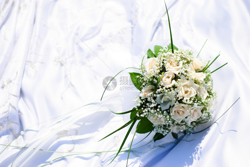 婚前花束庆典玫瑰新人新娘白色妻子婚礼仪式裙子图片