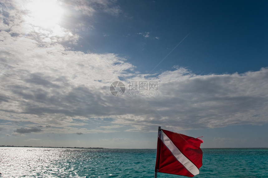 向下分旗潜水海洋假期天空信号旗帜白色红色地区潜水员图片
