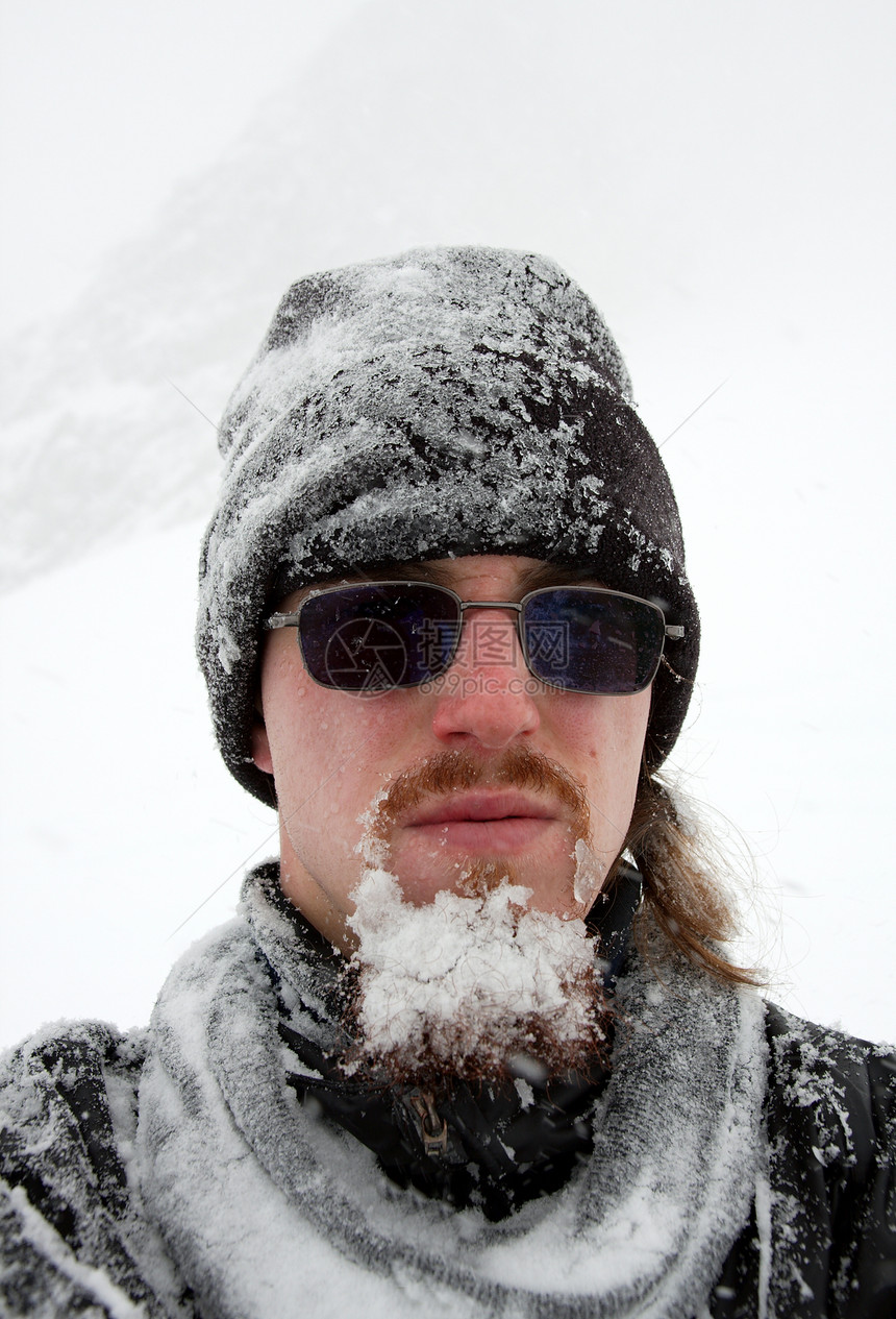冻结气候娱乐闲暇旅行冒险风暴状况太阳镜男性登山图片