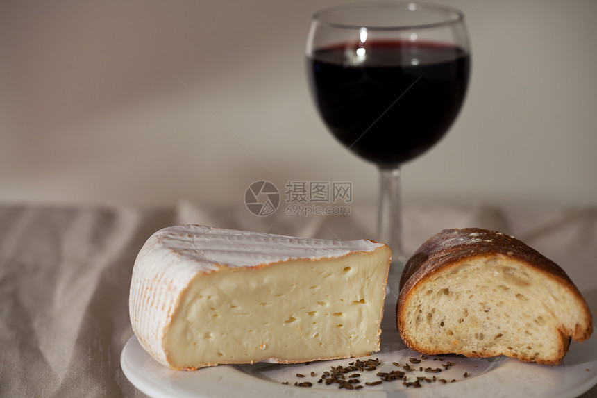 咖啡乳酪和一杯红酒食物桌子玻璃盘子小吃杂货店美食熟食饮料面包图片
