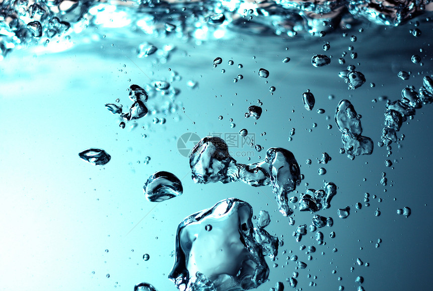 带泡沫的淡水水滴药品温泉墙纸气泡宏观洁净摄影浴缸波纹图片