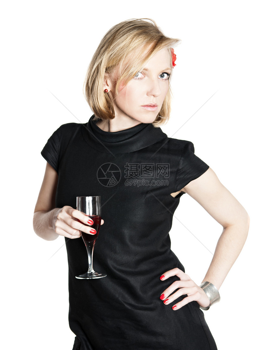 年轻有魅力的女士 喝杯酒图片