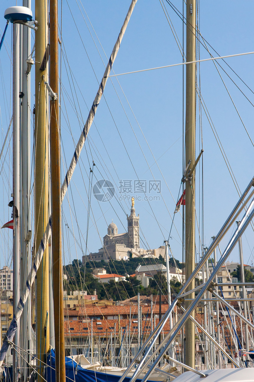 马赛航行支撑景观大教堂港口旅行帆船海洋码头太阳图片