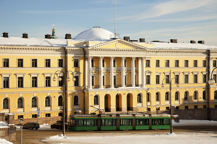 赫尔辛基大学博物馆门前的铁道图片