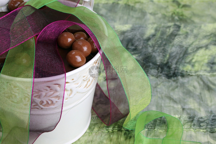巧克力桶紫色绿色圆形礼物持有者糖果沙漠装饰款待丝带图片