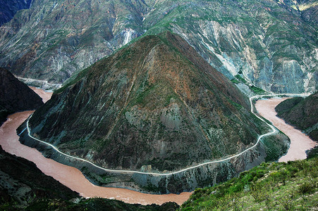 山地和河流景观背景图片