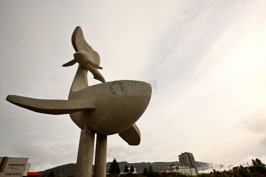 鲁朴王子的虎鲸雕像水平建筑物风景树木海岸旅行海景场景图片