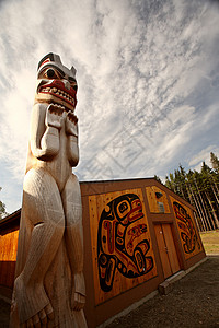 御土居Kitsumkalum省公园土居区外的Totem por图腾绘画工艺品旅馆本土景点旅游风景旅行公园背景