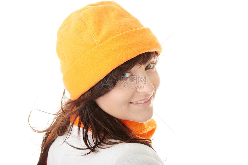 身戴冬帽的年轻女性图片