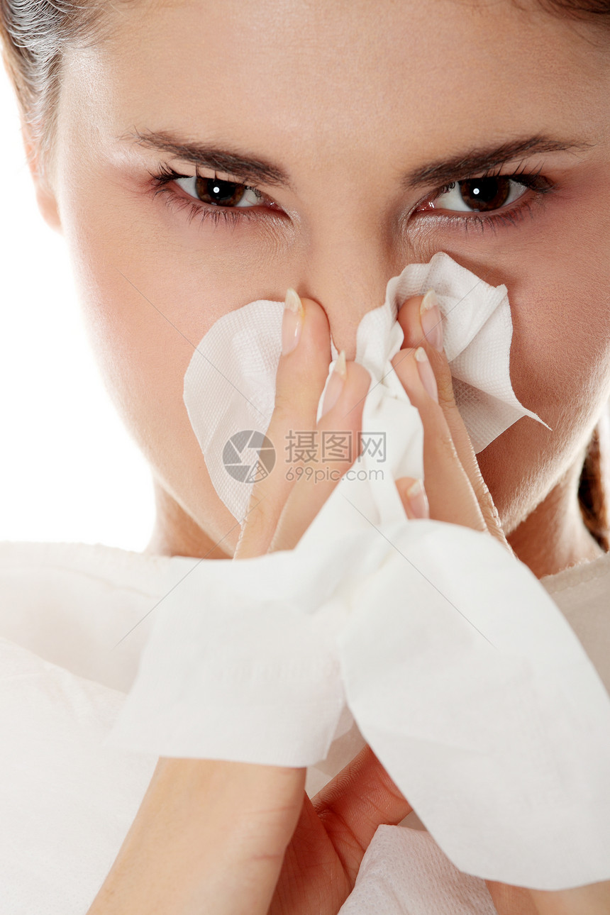 年轻美丽的女病人打喷嚏女孩喷嚏过敏手帕流感疼痛鼻子悲伤眼睛组织图片