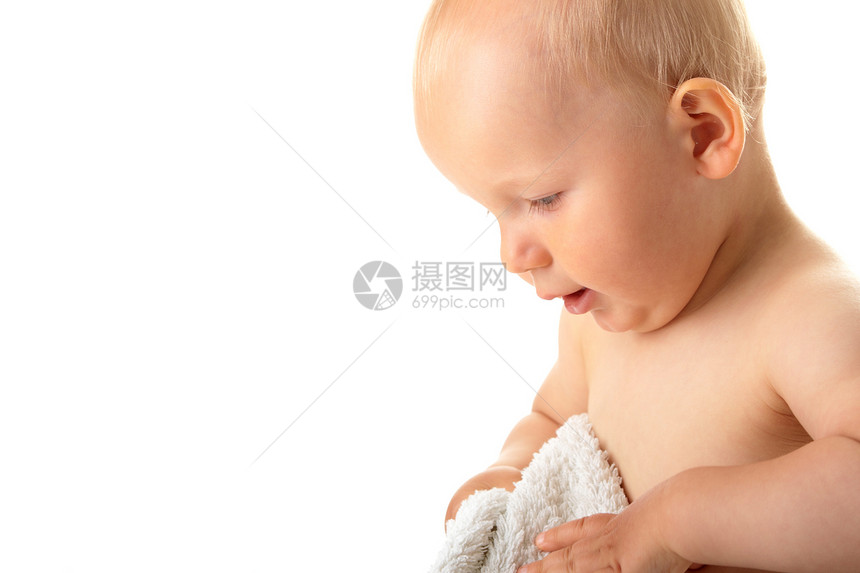 洗完澡的婴儿幸福皮肤微笑童年男性男生烘干孩子乐趣快乐图片
