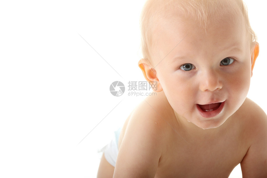 可爱宝宝的明亮近身肖像情感婴儿皮肤微笑蓝色生活孩子眼睛快乐乐趣图片
