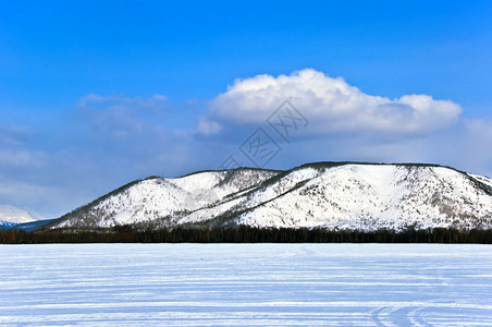 雪中山丘天际土地地形冰川单板假期天空旅行风景滑雪高清图片