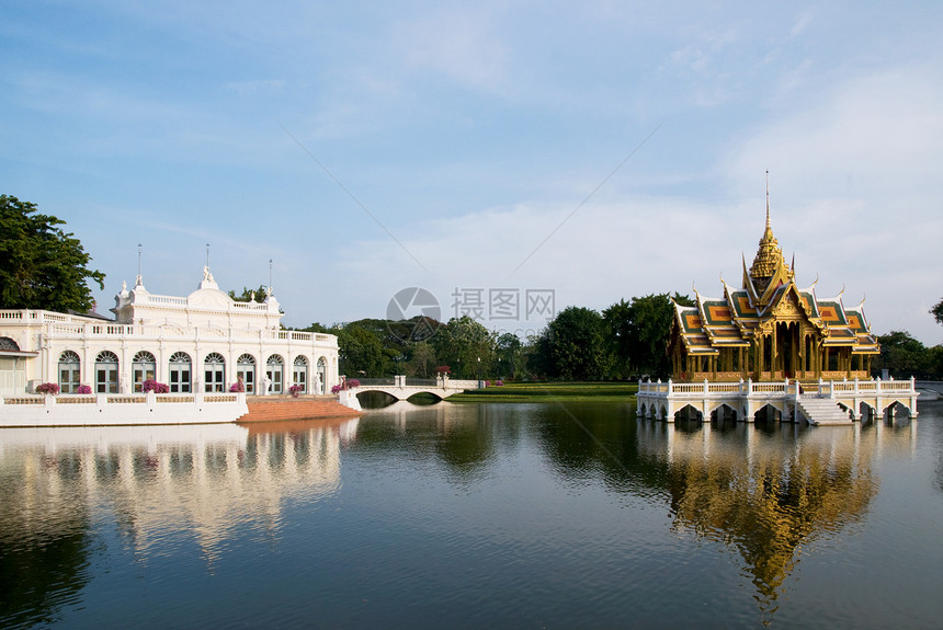 泰国Bang Pa In的皇家夏月宫花园皇家白色池塘建筑学叶子绿色装饰品公园建筑图片