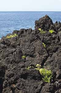 黑色石头背景火山岩石头海景岩石编队海洋地质学火山海岸线边缘地质背景
