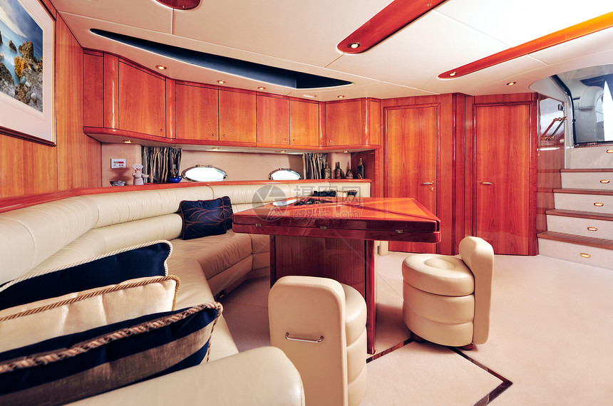 豪华游艇内建筑学富裕家具柚木装饰核桃气氛闲暇桌子装潢图片