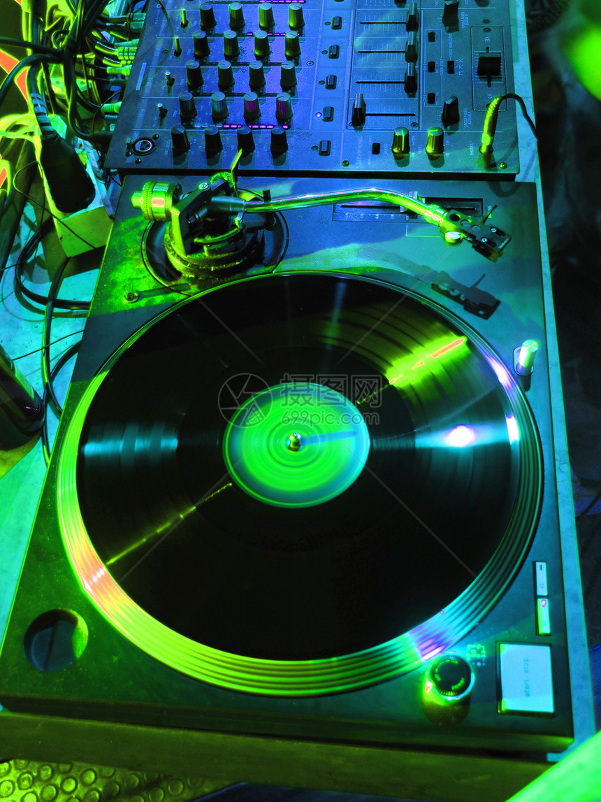 DJ的准备就绪设备俱乐部职业记录音乐家工作狂欢夜生活庆典迪厅图片
