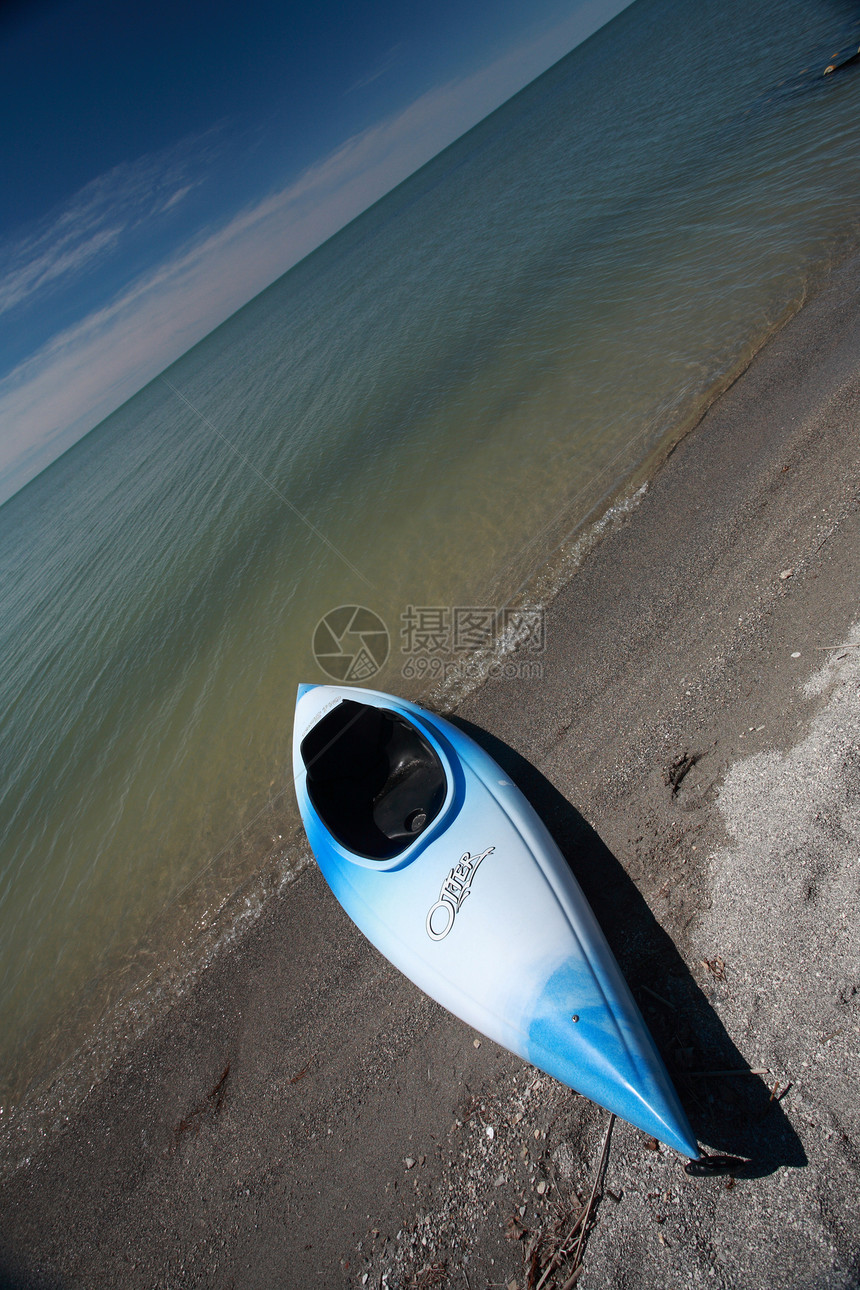 温尼伯湖水域边缘的Kayak假期娱乐皮艇旅行图片