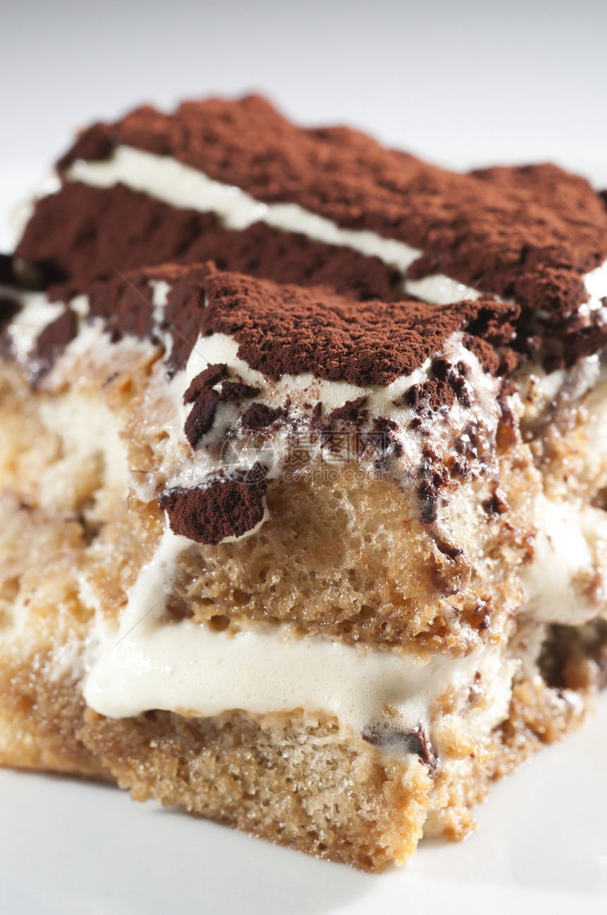 古典传统提拉米苏新鲜蛋糕甜点面粉巧克力快报饼干小吃粉末奶油糕点盘子图片