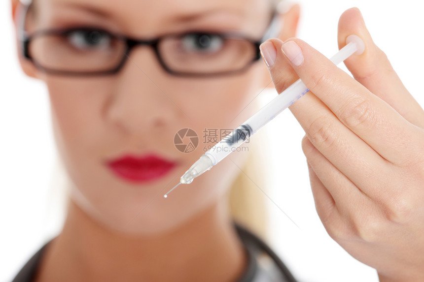 配备注射器的年轻护士或医生金发流感女性小猪医院疾病女孩研究疫苗眼镜图片