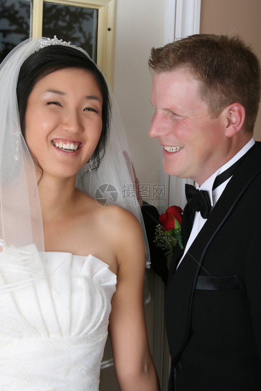 双对夫妇妻子皇冠快乐面纱女性工作室男性男人婚姻新娘图片