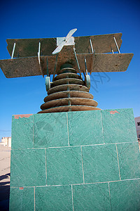 艾修伯里圣出外纪念碑旅游航班翅膀玩具飞行飞机海滩雕塑建造蓝色背景