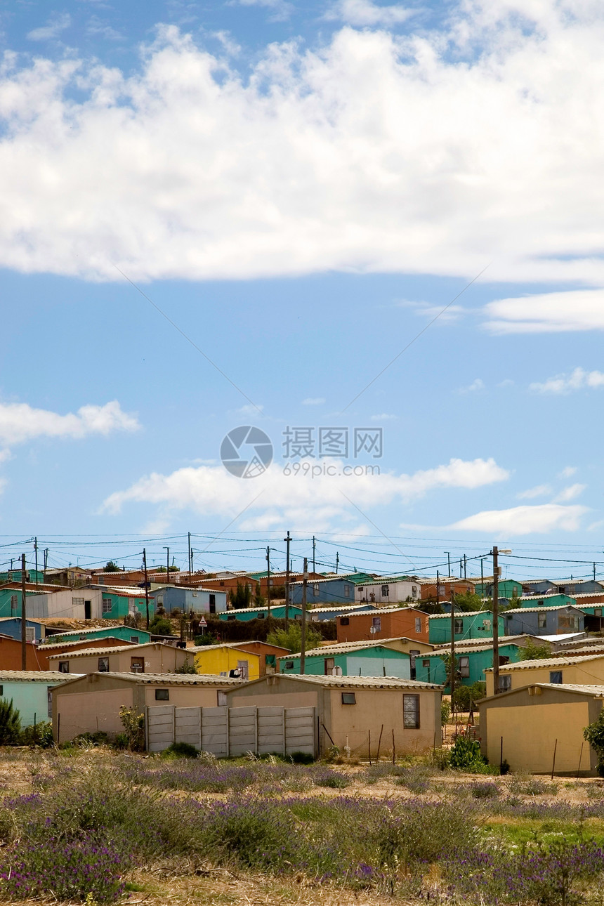 乡镇村庄小路概念民众房子贫困社区天空建筑蓝色图片