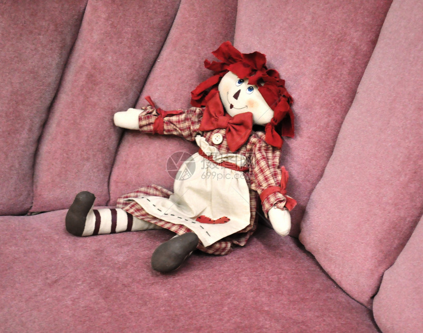 古董椅的玩偶长椅娃娃洋娃娃玩具椅子红色毛绒软垫图片