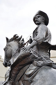 瓦科雕像人骑马男人雕塑青铜艺术品骑士背景图片