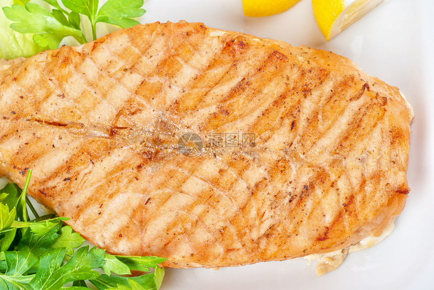 灰鲑鱼牛排牛扒鱼片炙烤午餐柠檬营养润滑脂海鲜草本植物盘子图片