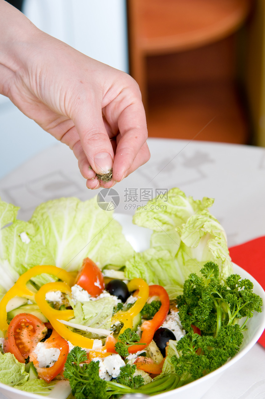 烹煮食品早餐黄瓜菜花奶制品菜肴胡椒叶子木板女士盘子图片