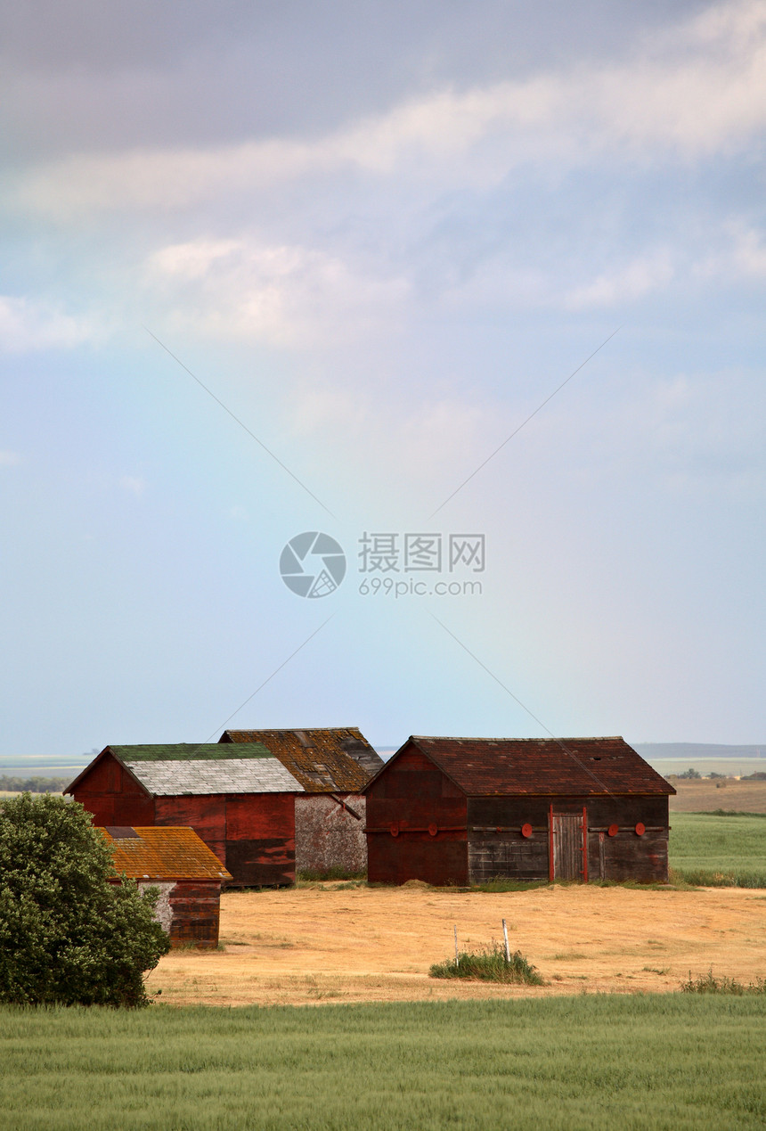 萨斯喀彻温的古老粮仓后面的彩虹风景农舍草原天空天气场景乡村照片旅行图片