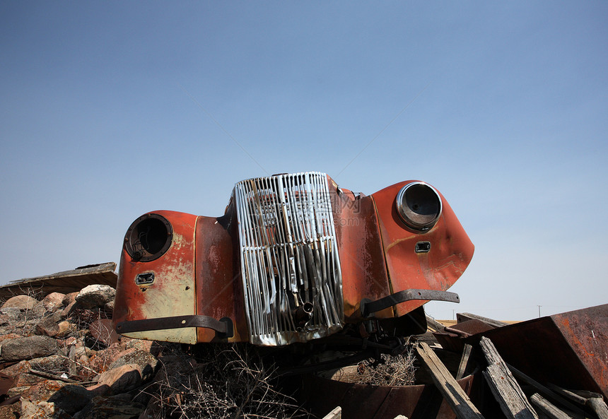 萨斯喀彻温风景的废弃车辆大角度水平丢弃场景旅行卡车农村场地乡村国家大草原图片