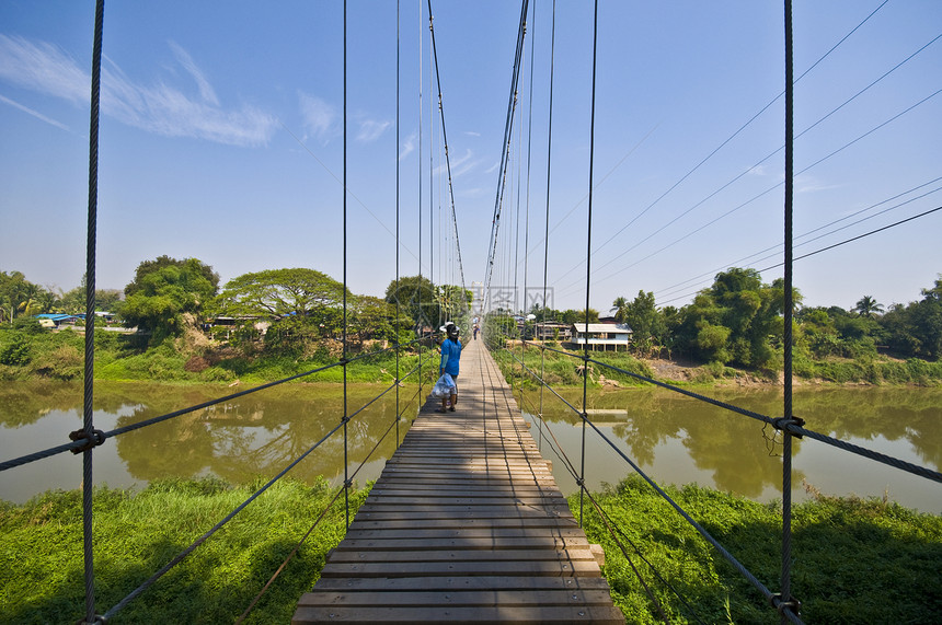 索桥建筑乡村绳索木头旅行天空人行道图片